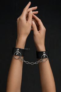 Esposas de pulsera de cuervo